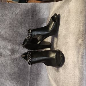 Vera Wang womens booties